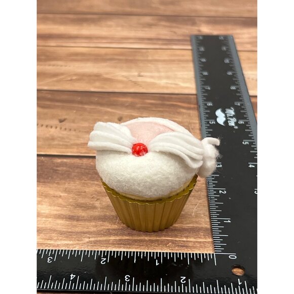 2014 HALLMARK KEEPSAKE ORNAMENT QX9106 SWEET ST. NICK SANTA CUPCAKE W FELT FACE - Picture 5 of 8